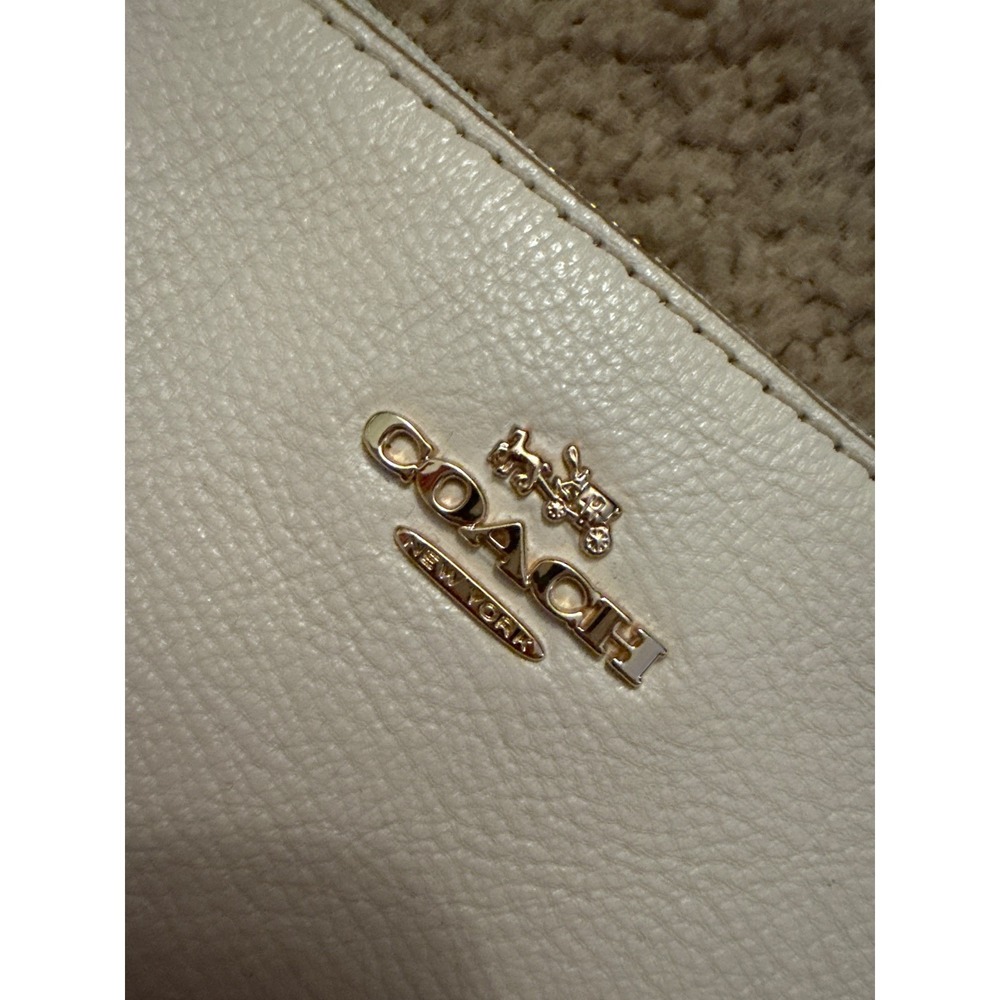 Authentic Coach Nolita 19 Chalk Refined Pebble Leather Wristlet Gold Chain - Picture 2 of 10